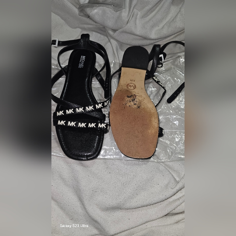 Flats sandals